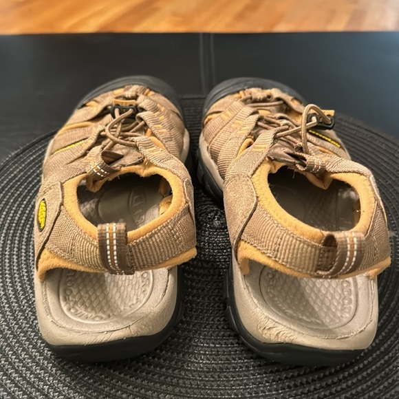 Keen Newport H2 Sandal Size 7 - Picture 3 of 6
